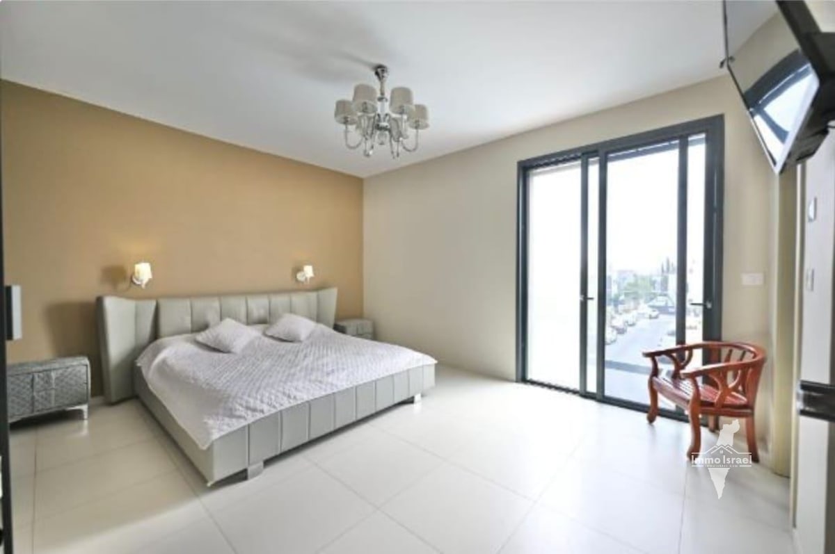 8-room cottage for sale on Elimelech Tsamir Street, Rishon LeZion