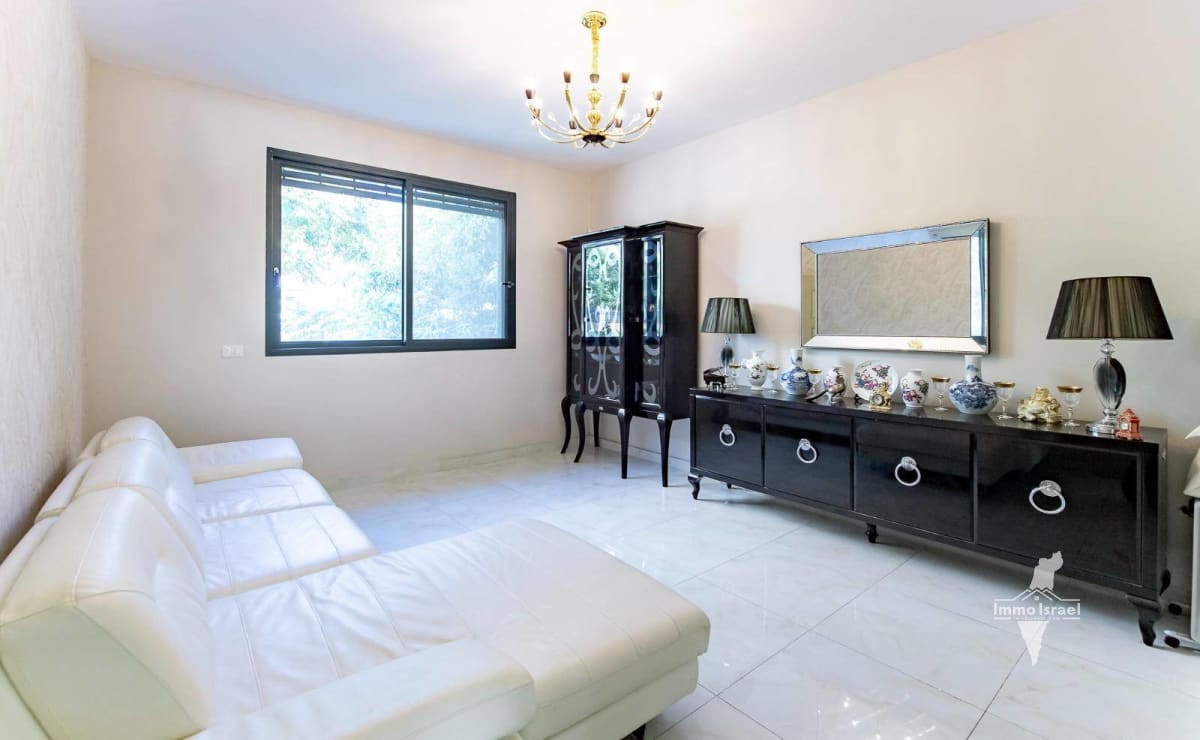 8-room cottage for sale on Elimelech Tsamir Street, Rishon LeZion