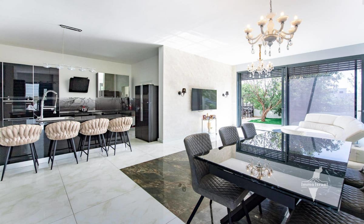 8-room cottage for sale on Elimelech Tsamir Street, Rishon LeZion