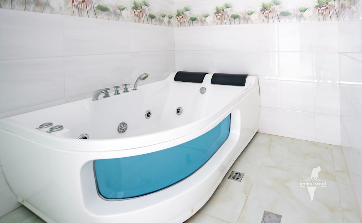 8-room cottage for sale on Elimelech Tsamir Street, Rishon LeZion