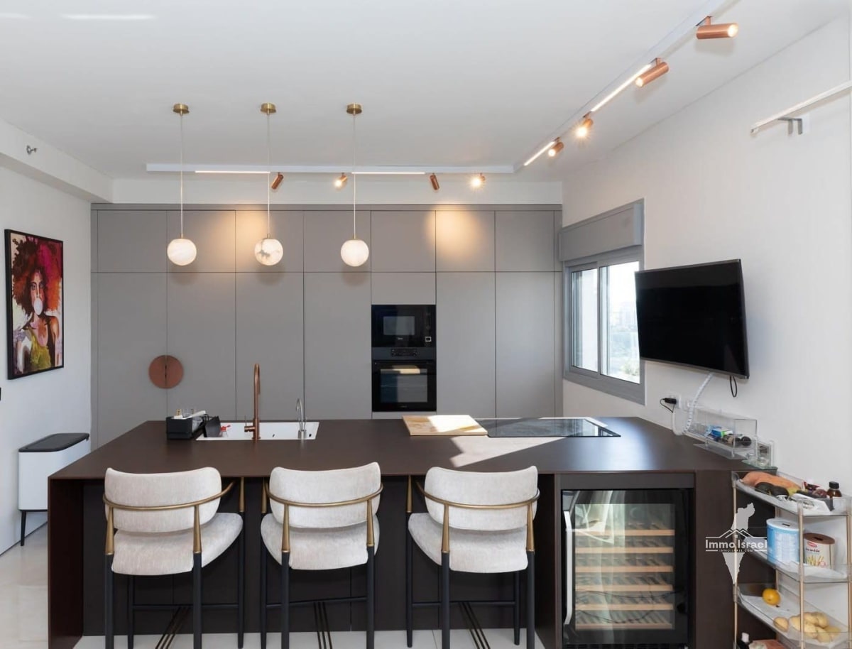 5-room penthouse for sale on Shulamit Aloni Street, Rishon LeZion