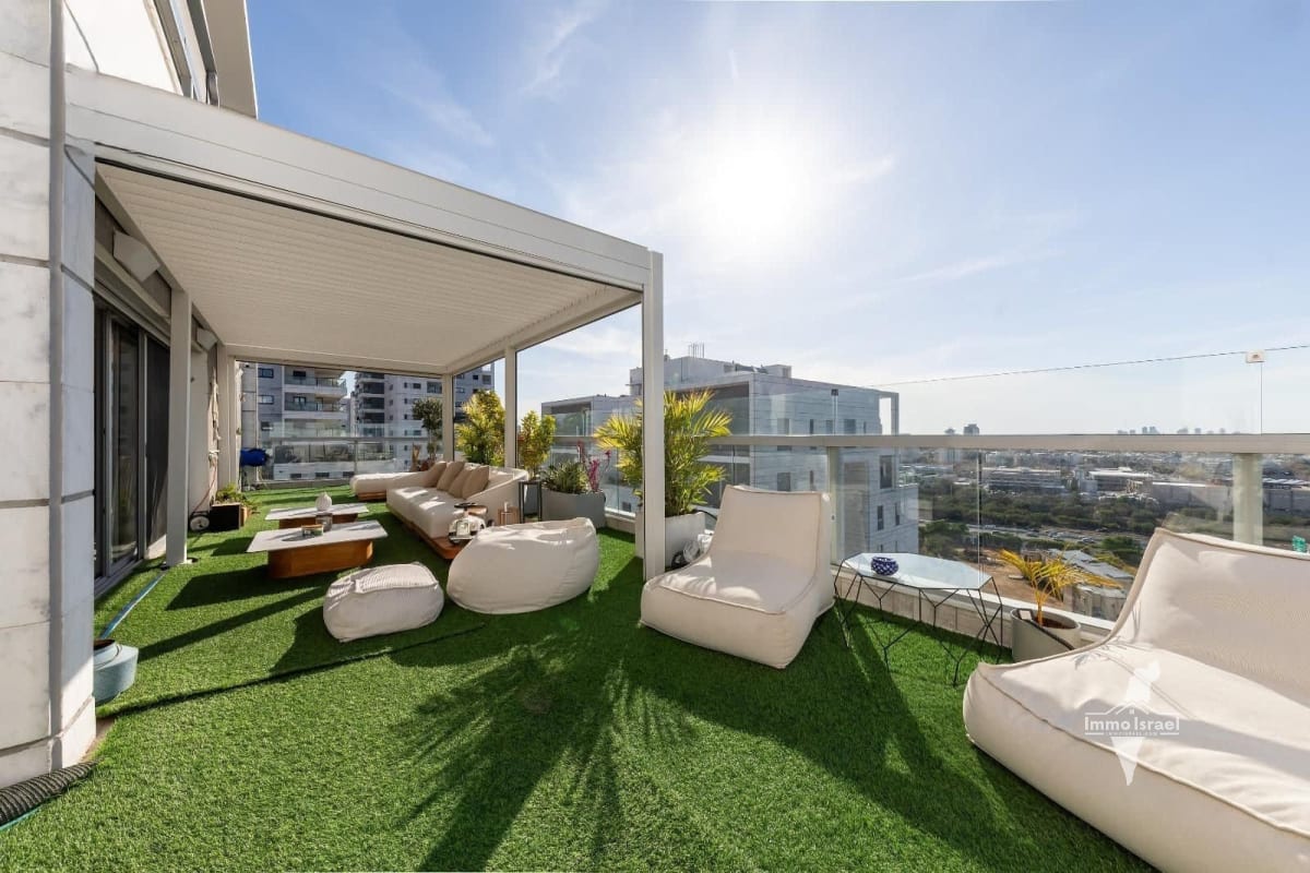 5-room penthouse for sale on Shulamit Aloni Street, Rishon LeZion