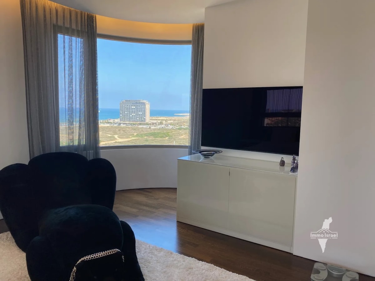 5-room apartment for sale on Mikha'el Ne'eman Street, Tel Aviv