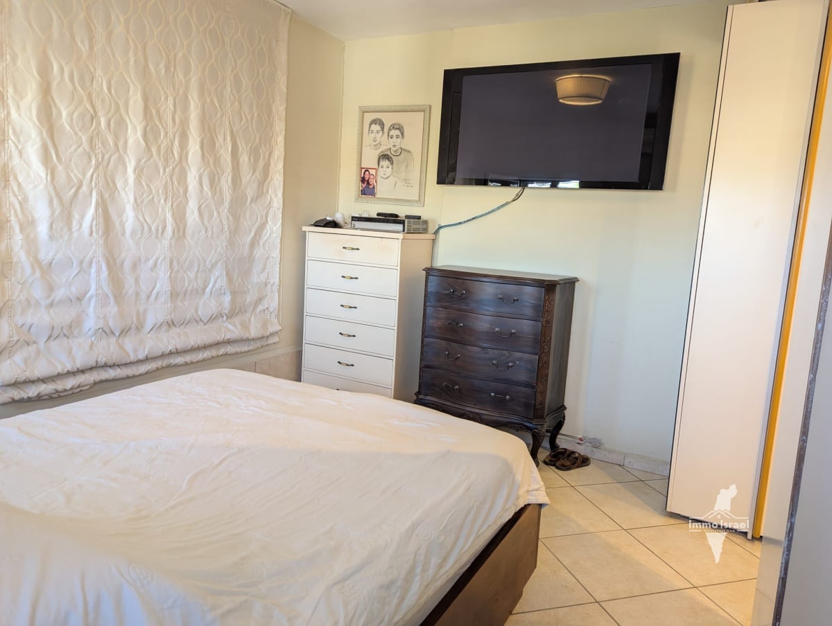 4-Room Apartment For Sale On Shkediya Street, Ramat Gan