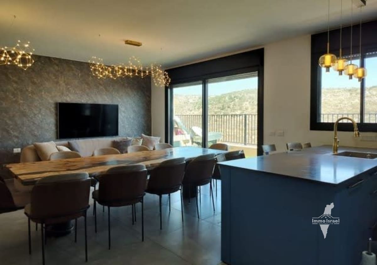 5-комнатный мини-пентхаус на продажу в Бейт-Арье-Офарим