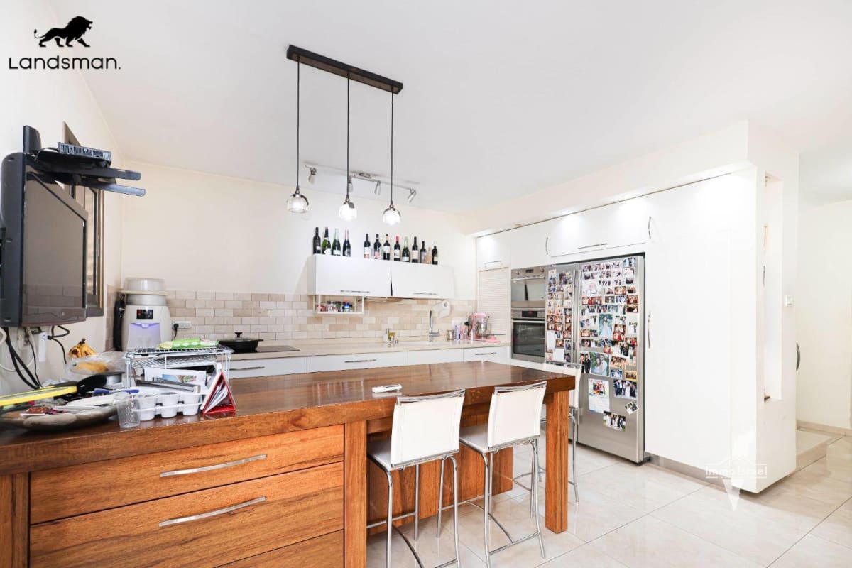 6-Room Home For Sale On Nehemia Street, Herzliya