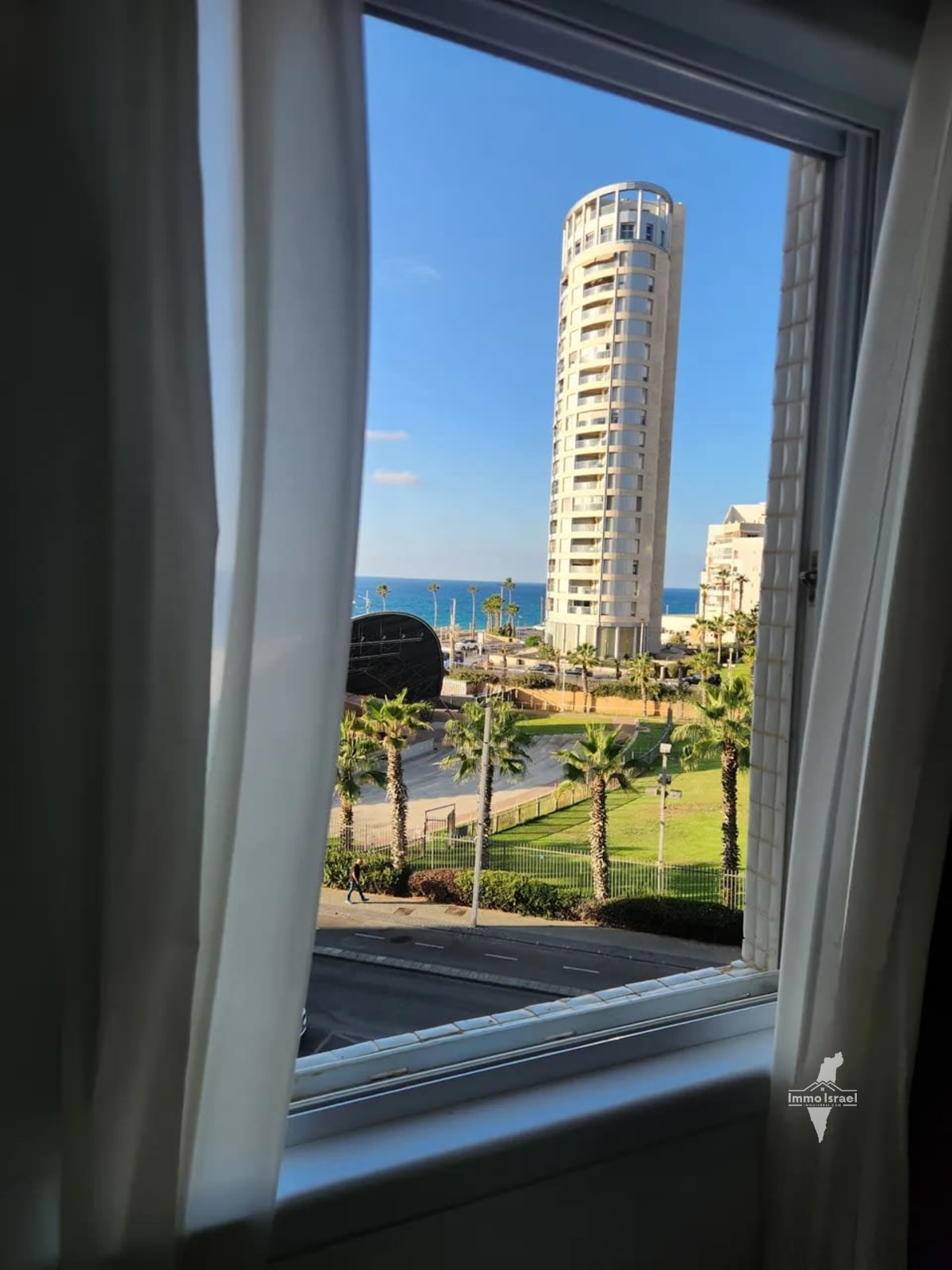 4-Room Apartment For Sale On Sderot HaAtzmaut, Bat Yam