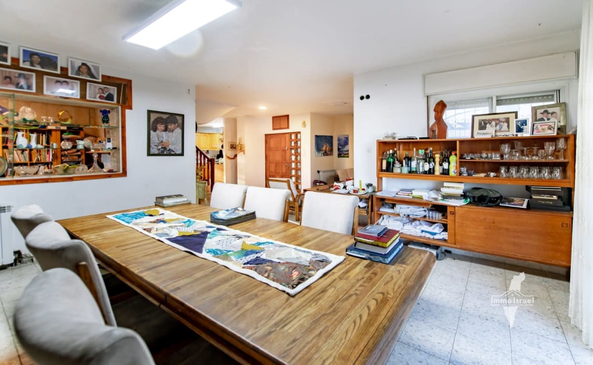 9.5-Room Villa For Sale On Avinadav Street, Kiryat Ye'arim
