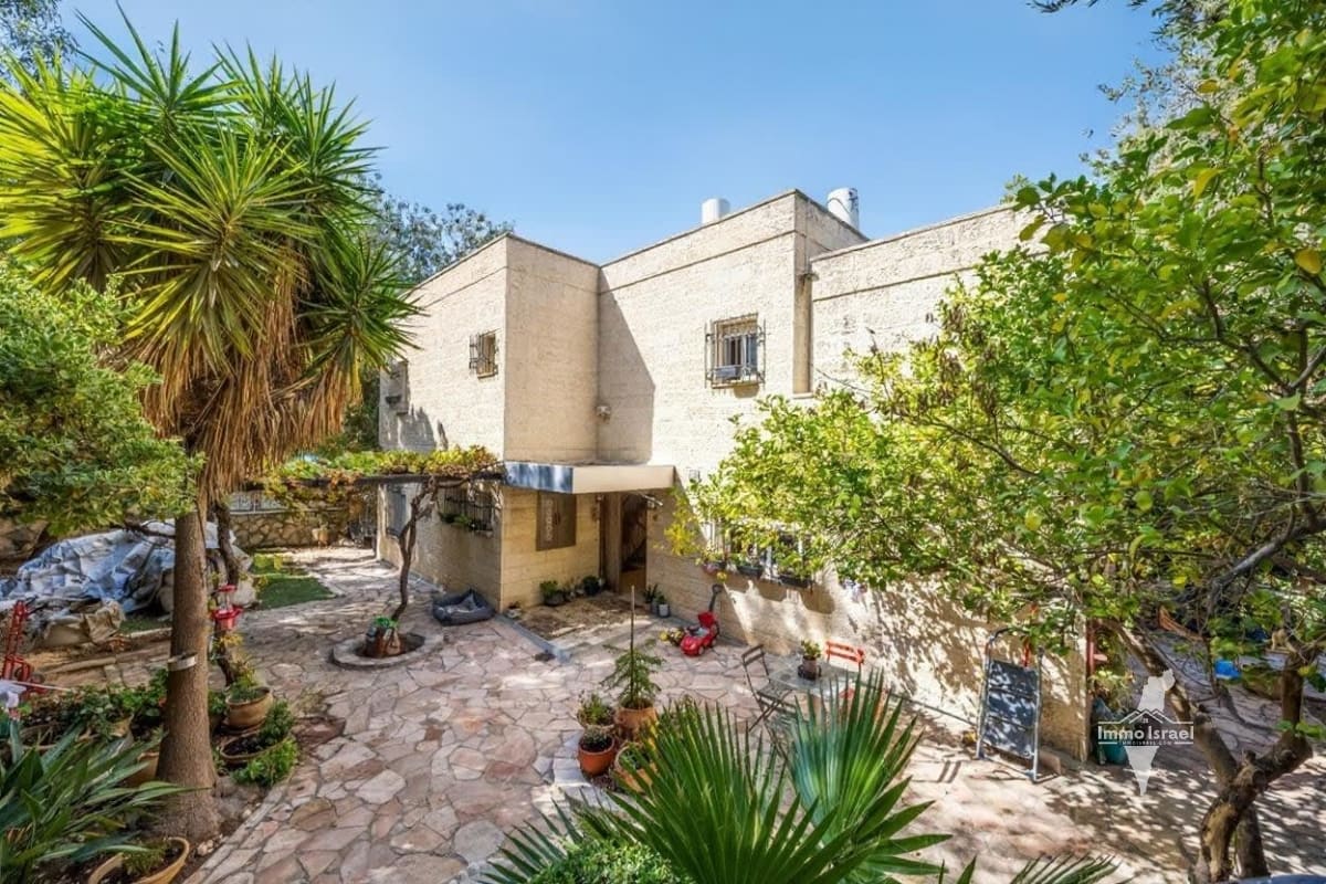 9-Room Villa For Sale On HaEtrog Street, Giv’at Ze’ev