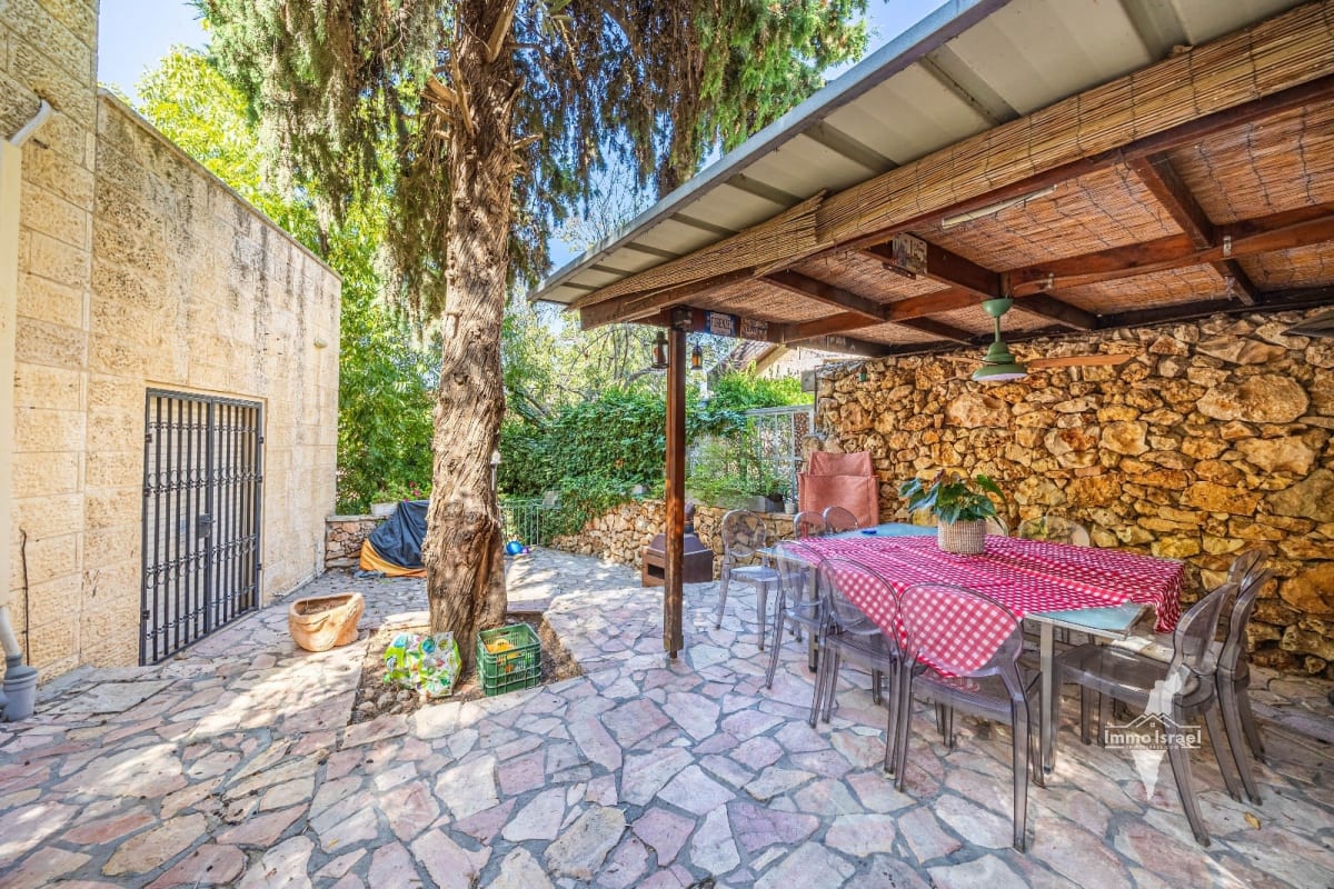 וילה 9 חדרים למכירה ברחוב האתרוג, גבעת זאב