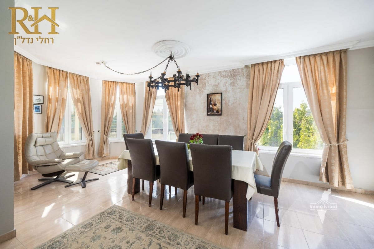 10-Room Mansion For Sale On Be’erot Street, Giv’at Ze’ev