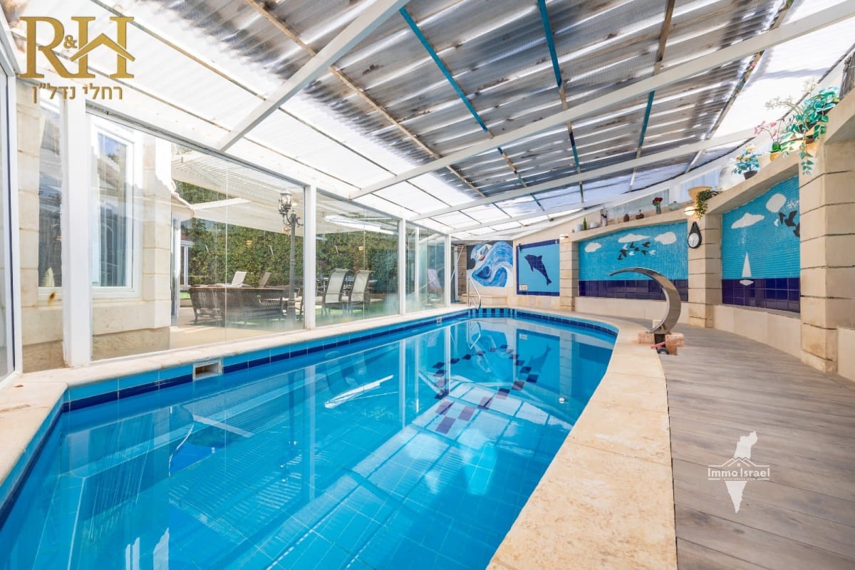 10-Room Mansion For Sale On Be’erot Street, Giv’at Ze’ev