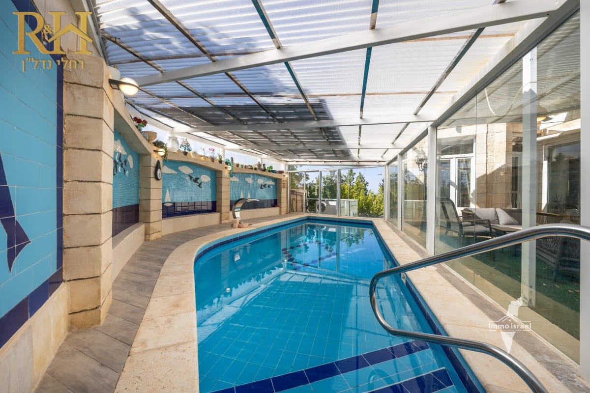 10-Room Mansion For Sale On Be’erot Street, Giv’at Ze’ev