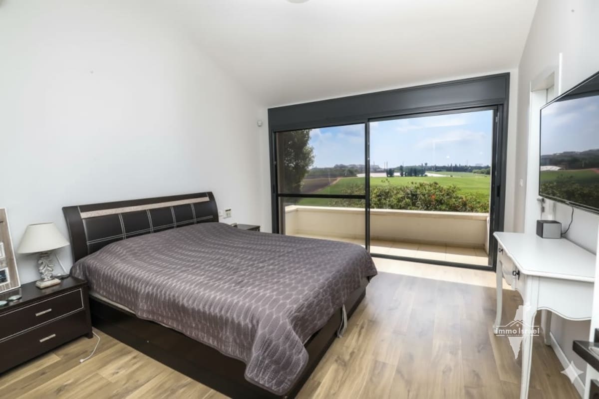 8.5-Room Cottage For Sale On Golani Street, Kfar Yona