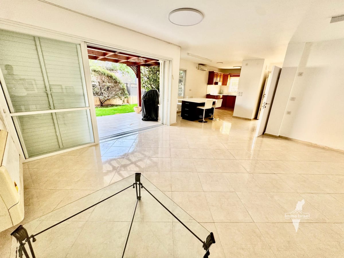 5-Room Cottage For Rent On Bialik Street, Ra'anana