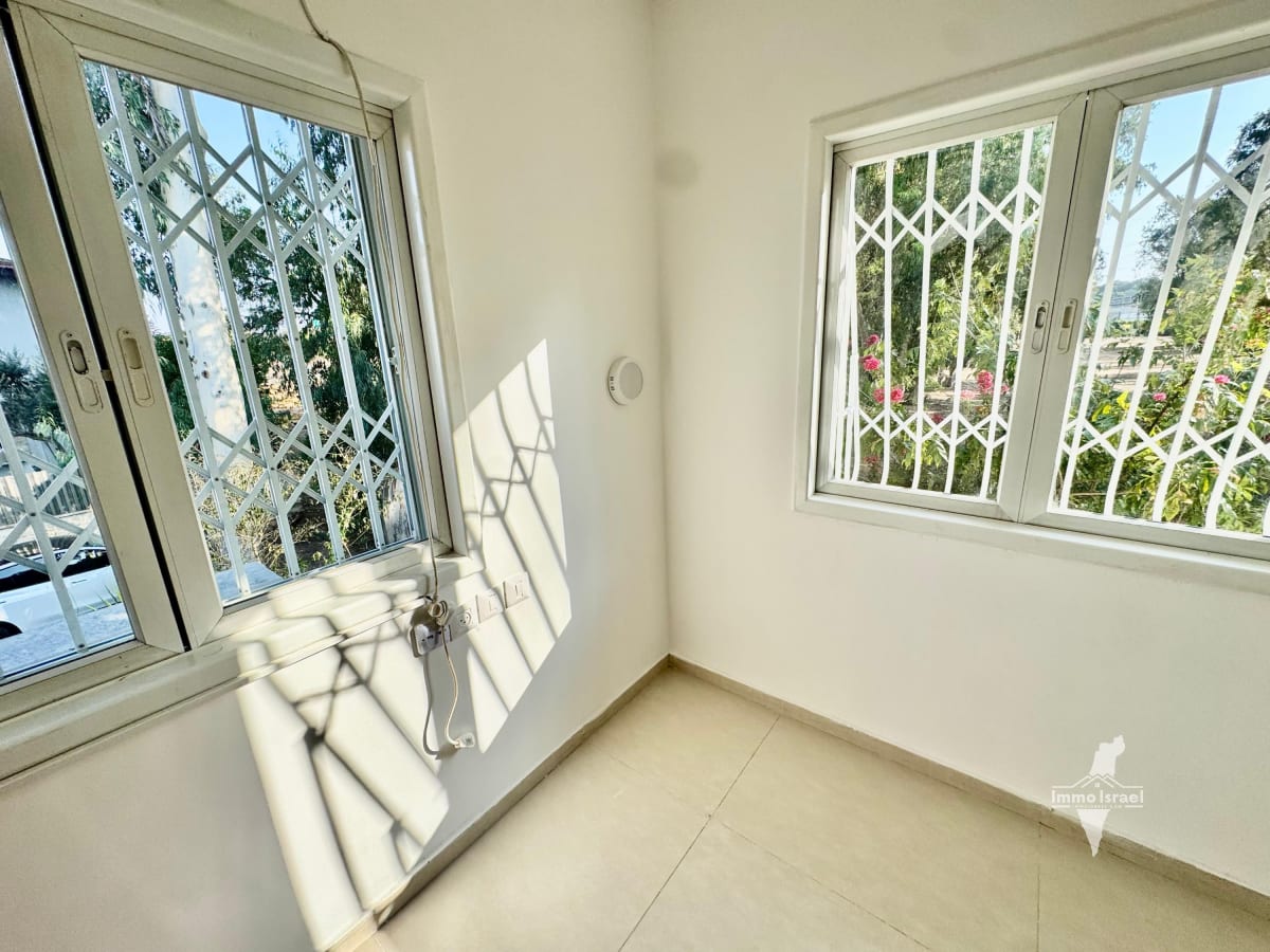 5-Room Cottage For Rent On Bialik Street, Ra'anana