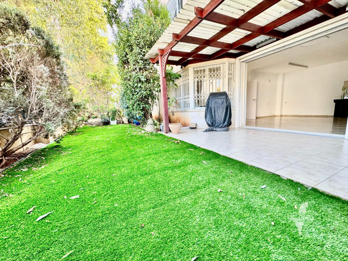 5-Room Cottage For Rent On Bialik Street, Ra'anana