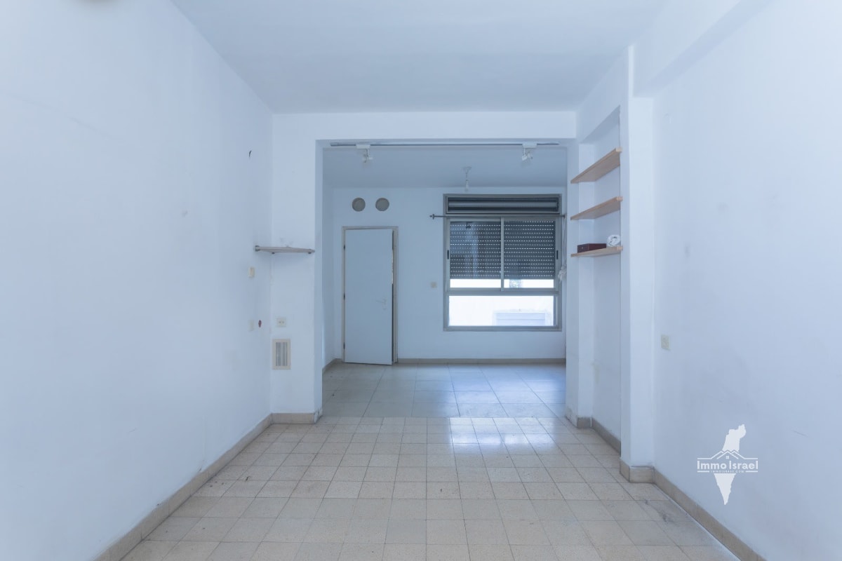 3.5-Room Apartment For Sale On HaRav Kosovsky Street, Tel Aviv