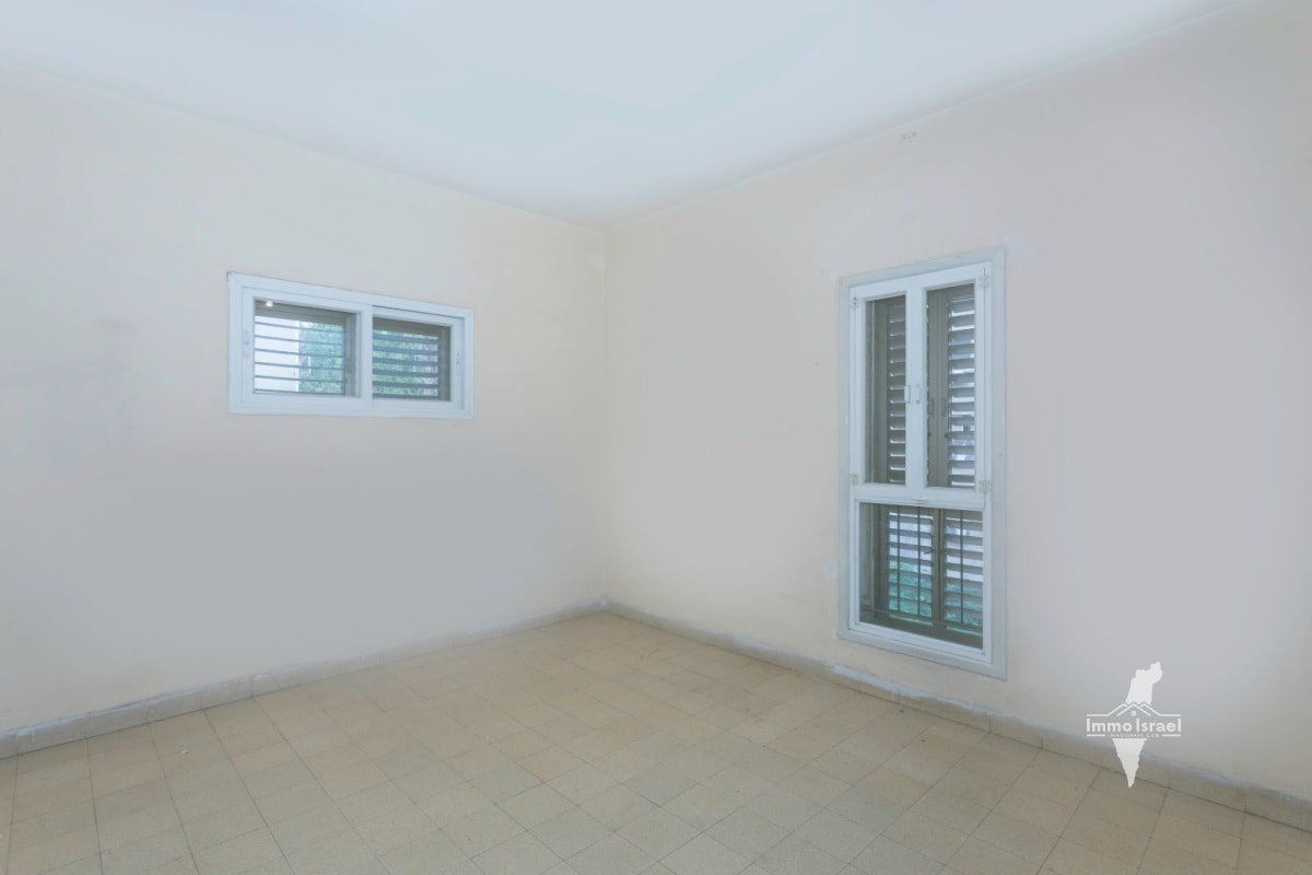 3.5-Room Apartment For Sale On HaRav Kosovsky Street, Tel Aviv