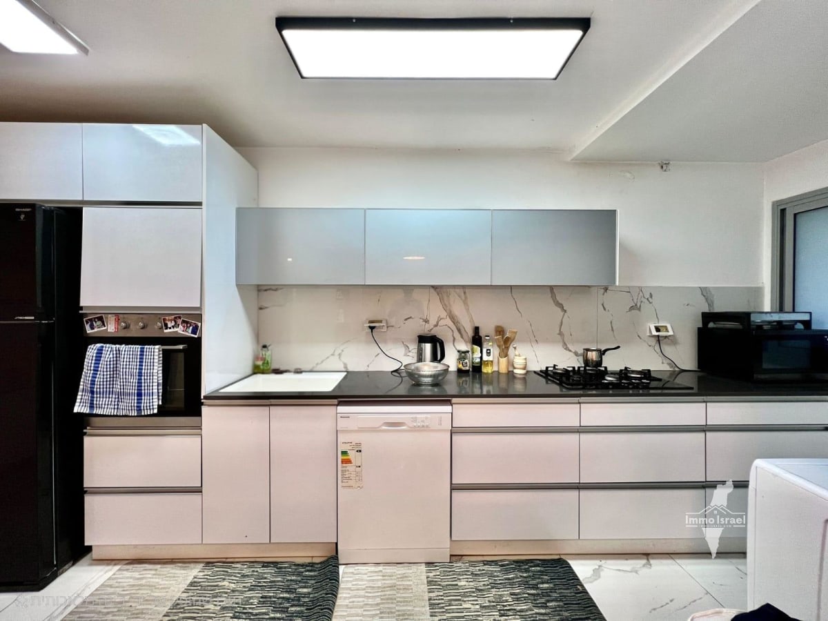 Квартира с 4 комнатами на продажу на улице Йегуда ха-Наси 29, Нетания