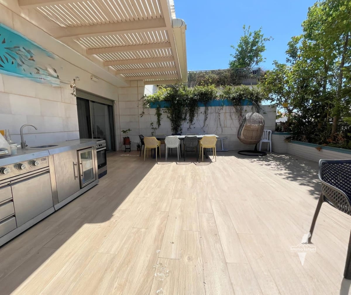 4-Room Mini Penthouse For Sale On Yehuda Amichai Street, Ra'anana