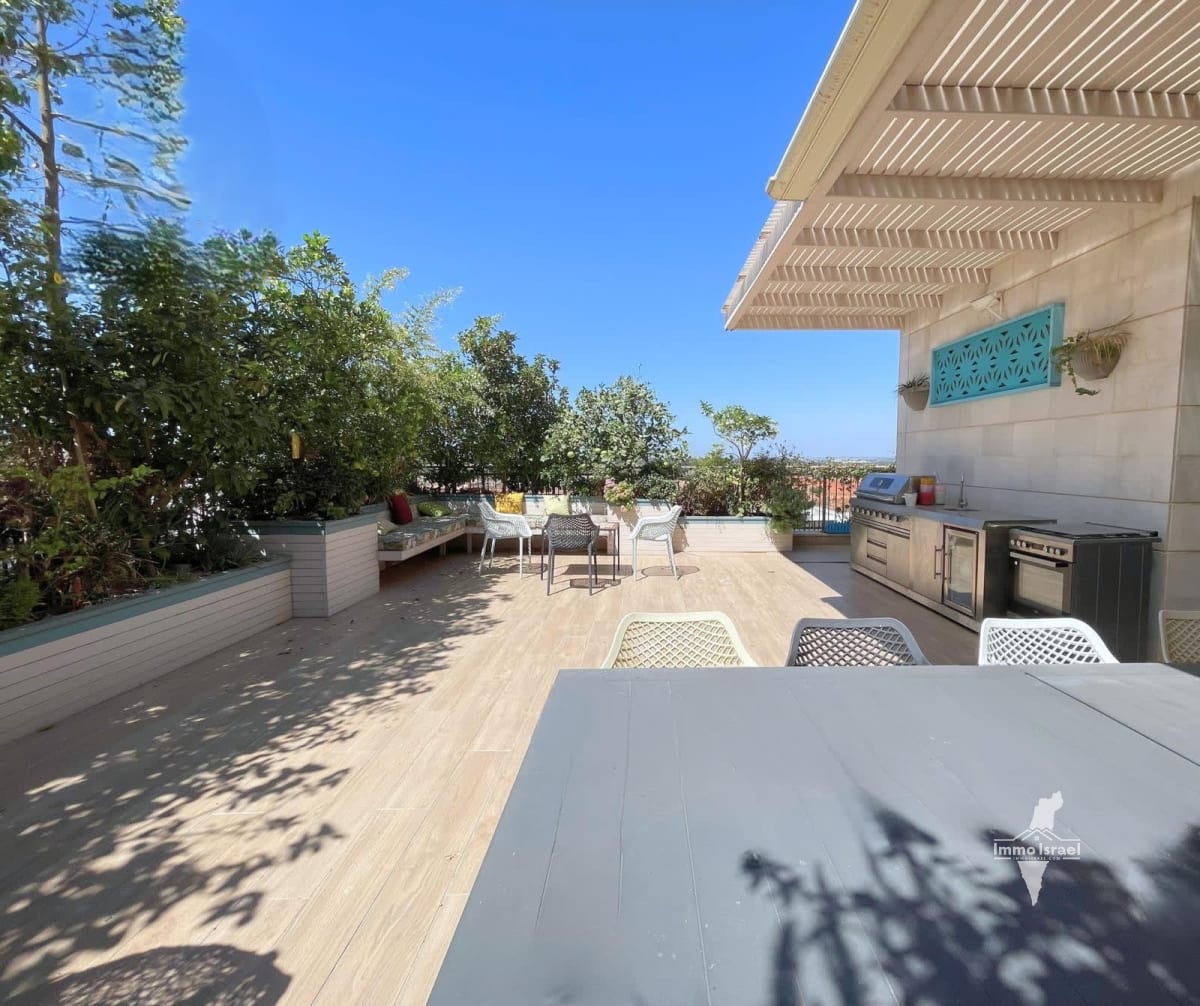 4-Room Mini Penthouse For Sale On Yehuda Amichai Street, Ra'anana