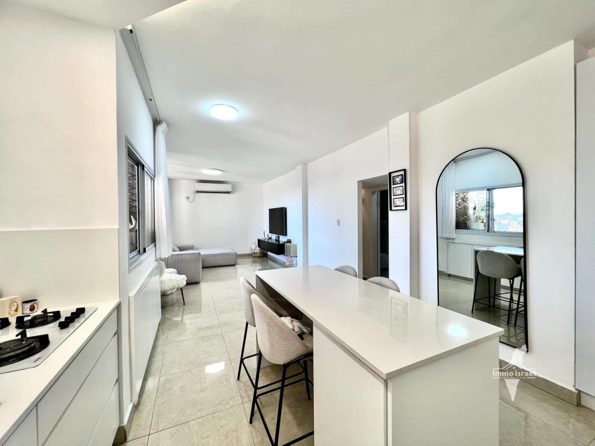 Квартира с 3 комнатами на продажу на улице ха-Рав Кук, Нетания