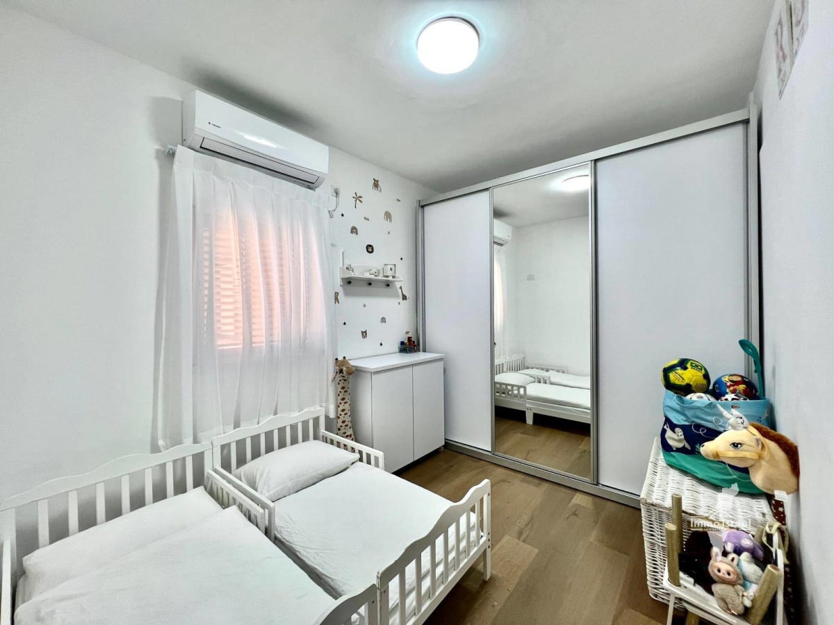 Квартира с 3 комнатами на продажу на улице ха-Рав Кук, Нетания