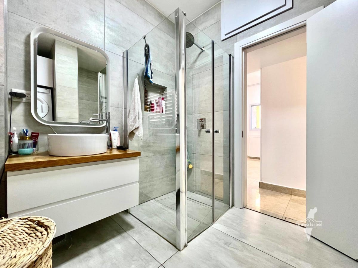 Квартира с 3 комнатами на продажу на улице ха-Рав Кук, Нетания