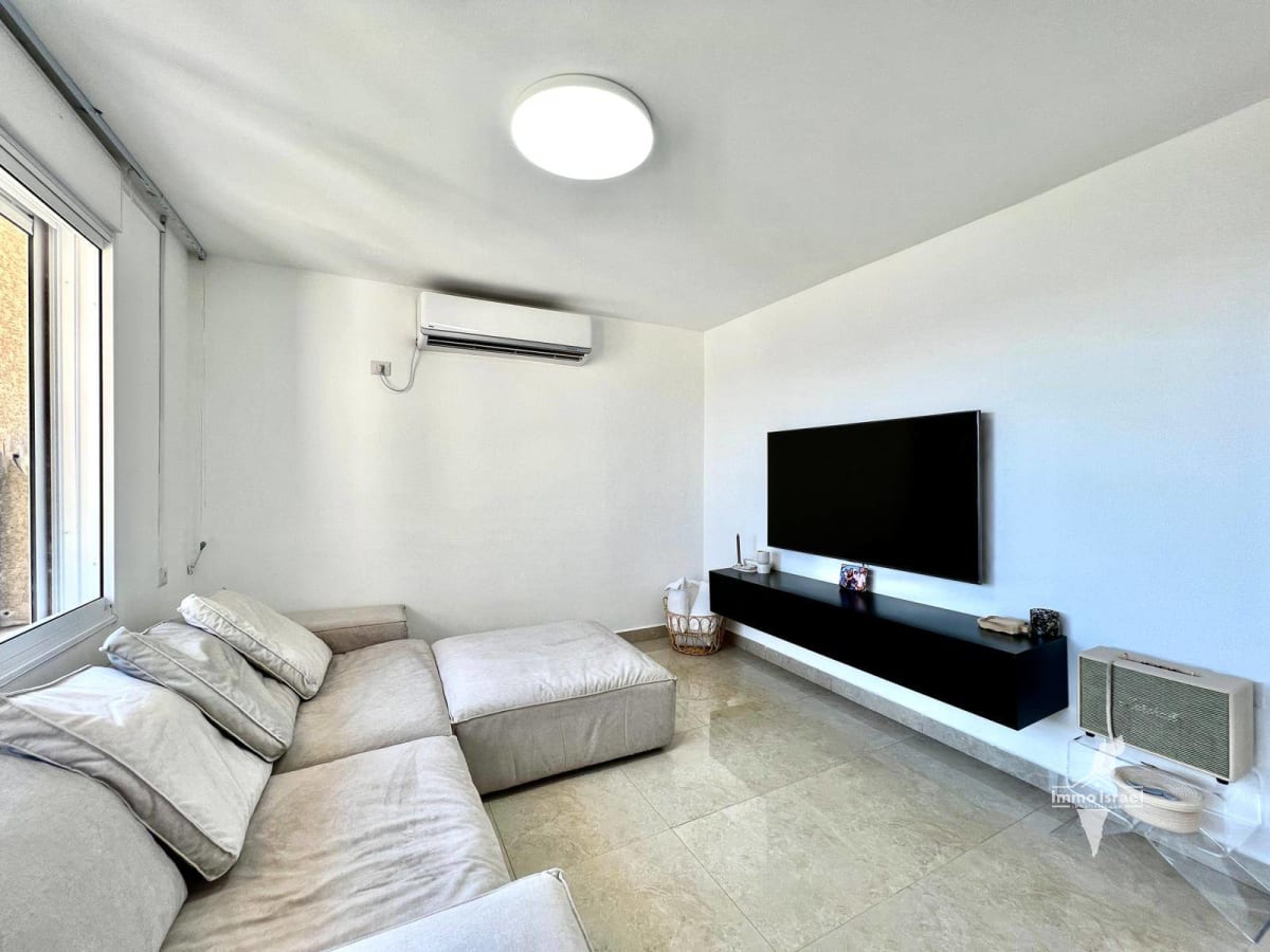 Квартира с 3 комнатами на продажу на улице ха-Рав Кук, Нетания