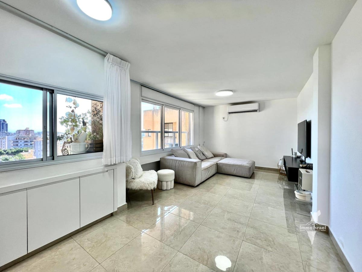 Квартира с 3 комнатами на продажу на улице ха-Рав Кук, Нетания