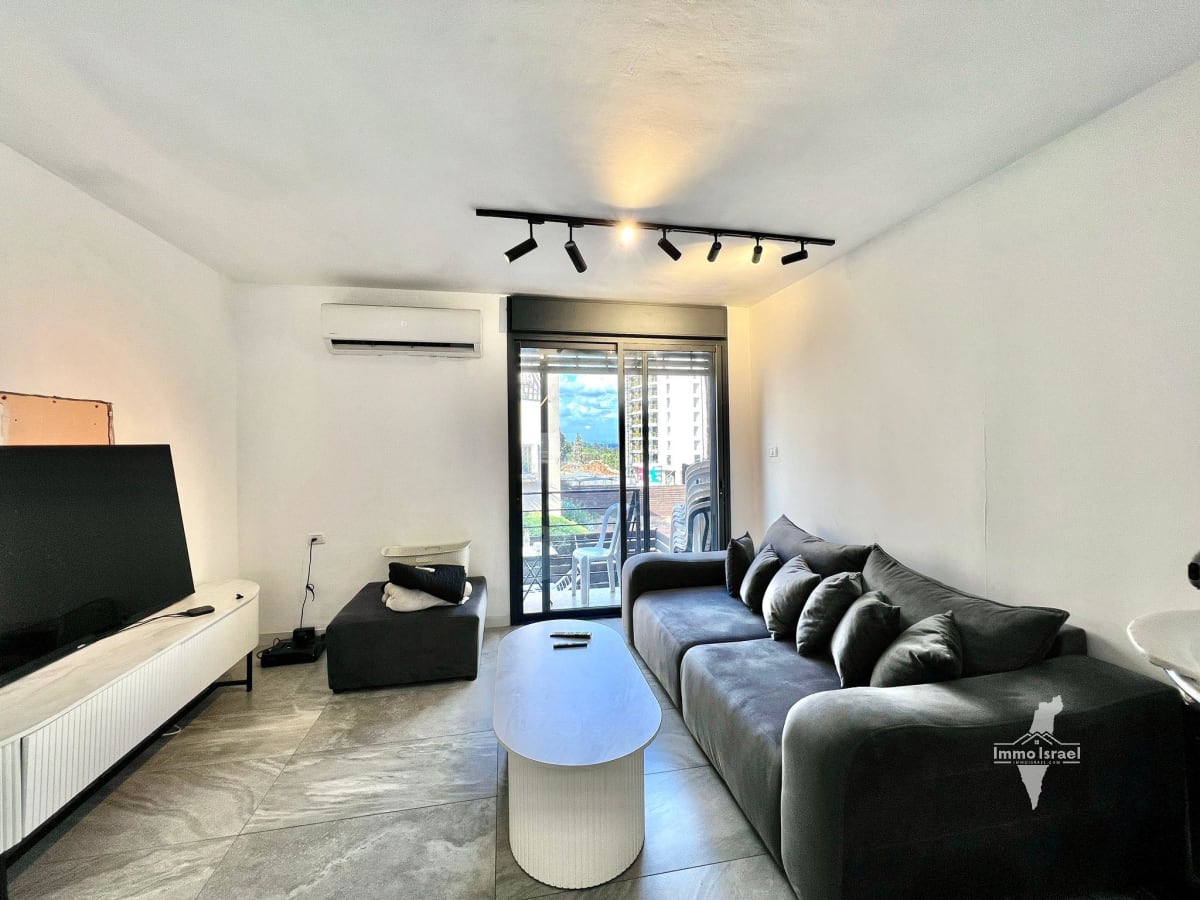 Коттедж с 6 комнатами на продажу на улице Эмек Хефер, Нетания