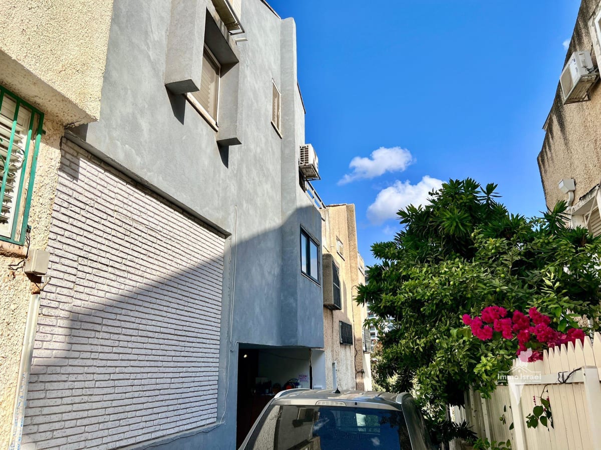 Коттедж с 6 комнатами на продажу на улице Эмек Хефер, Нетания