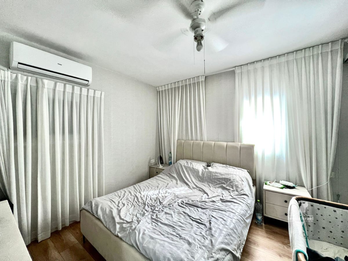 Коттедж с 6 комнатами на продажу на улице Эмек Хефер, Нетания