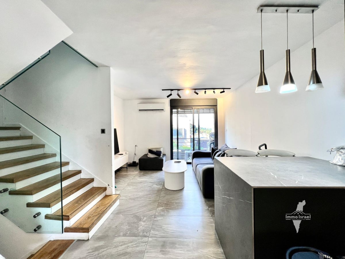 Коттедж с 6 комнатами на продажу на улице Эмек Хефер, Нетания