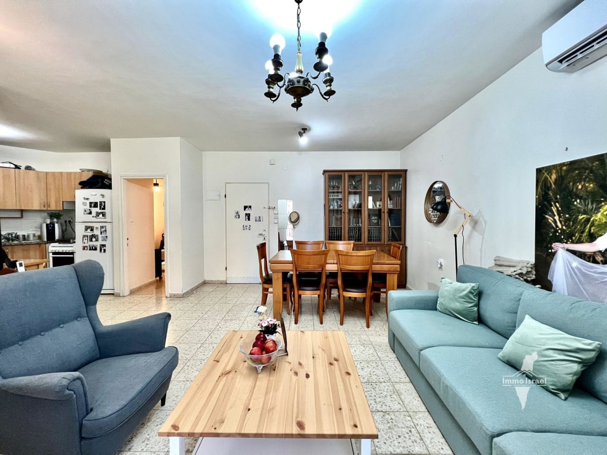 Квартира с 4 комнатами на продажу на улице Мильхемет Шешет ха-Ямим, Нетания