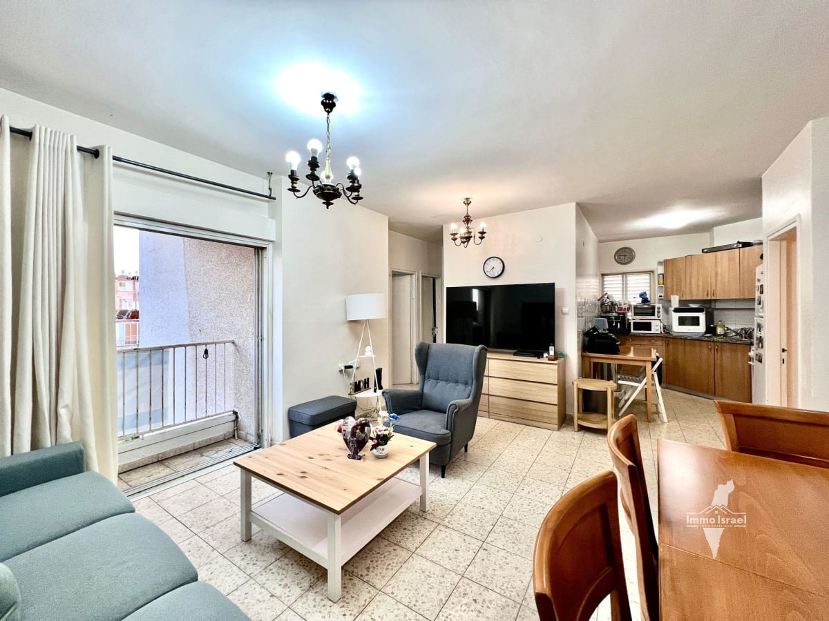 Квартира с 4 комнатами на продажу на улице Мильхемет Шешет ха-Ямим, Нетания