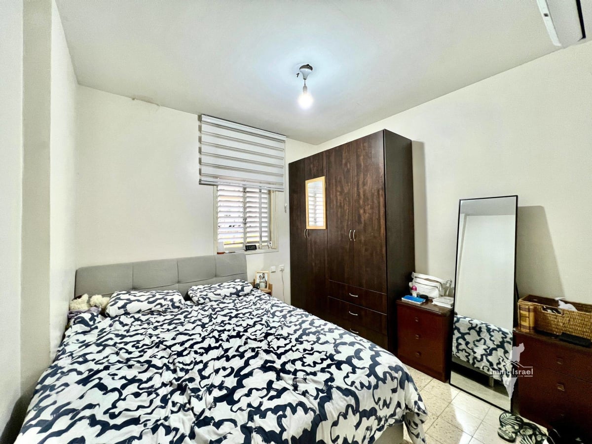 Квартира с 4 комнатами на продажу на улице Мильхемет Шешет ха-Ямим, Нетания