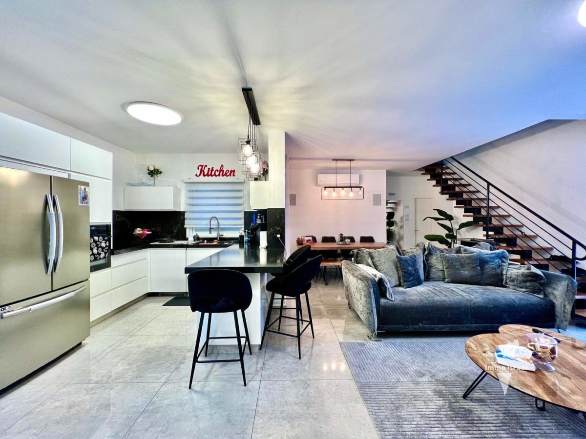 Дуплекс-пентхаус с 7 комнатами на продажу на улице Рабан Гамлиэль, Нетания