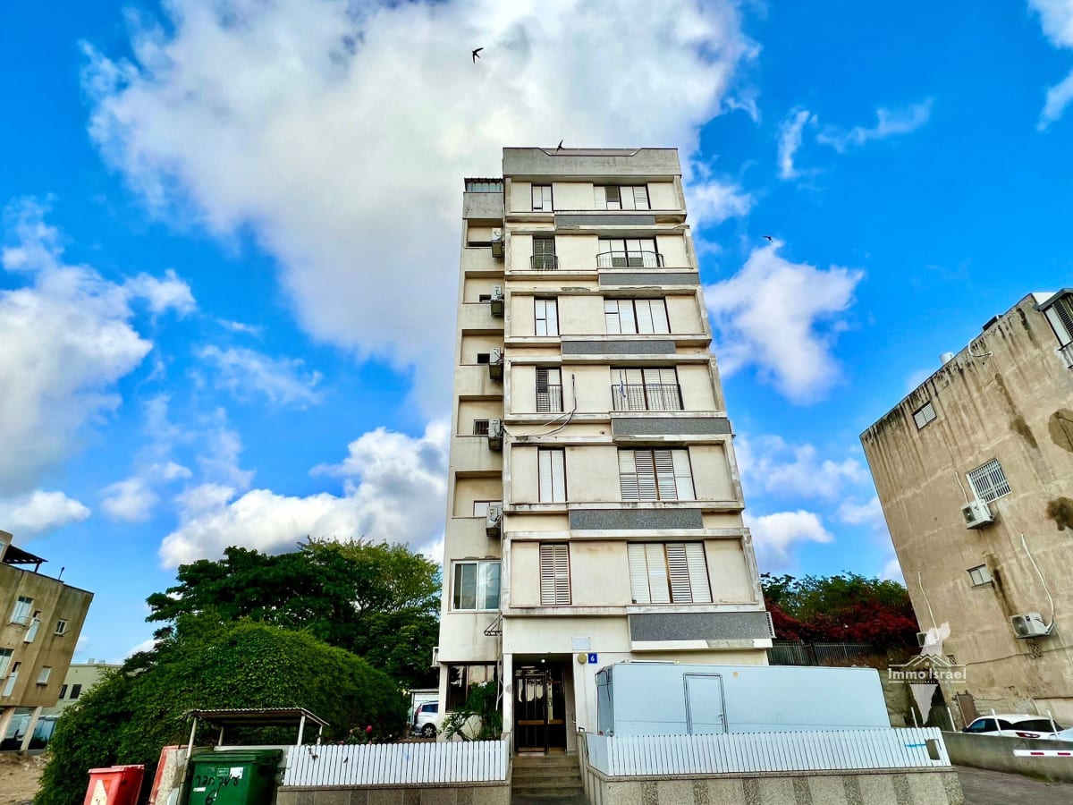 Квартира с 5 комнатами на продажу на улице Эмек Хефер, Нетания