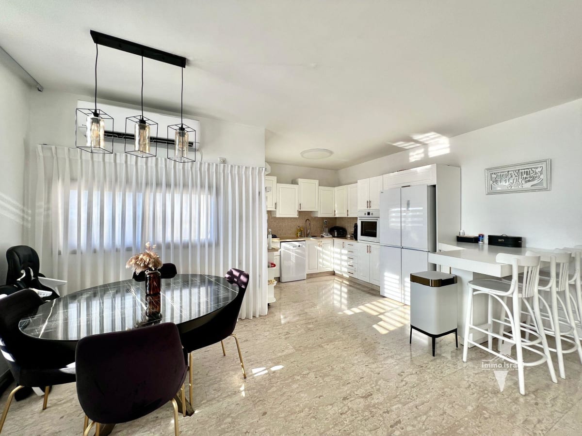 Квартира с 5 комнатами на продажу на улице Эмек Хефер, Нетания