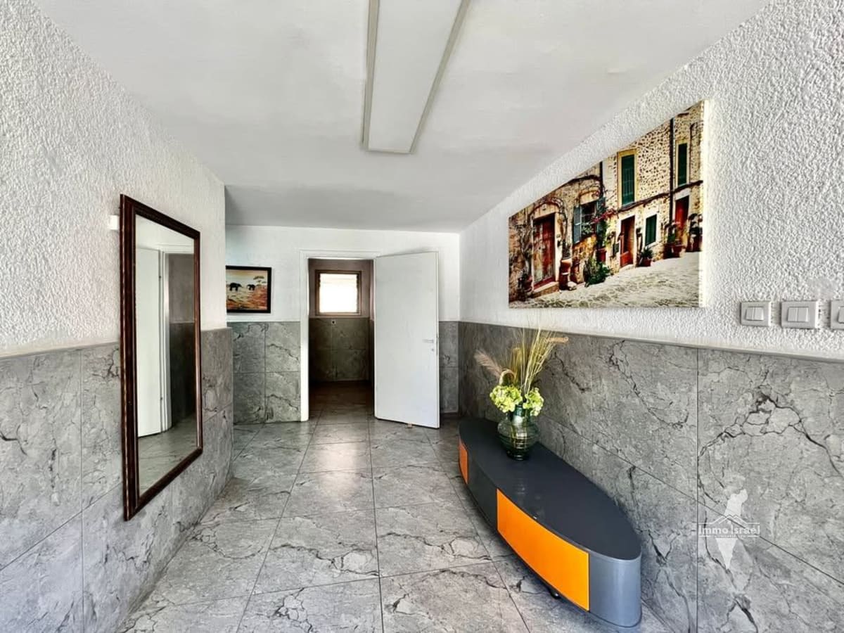 Квартира с 4 комнатами на продажу на улице Трумпельдор, Нетания