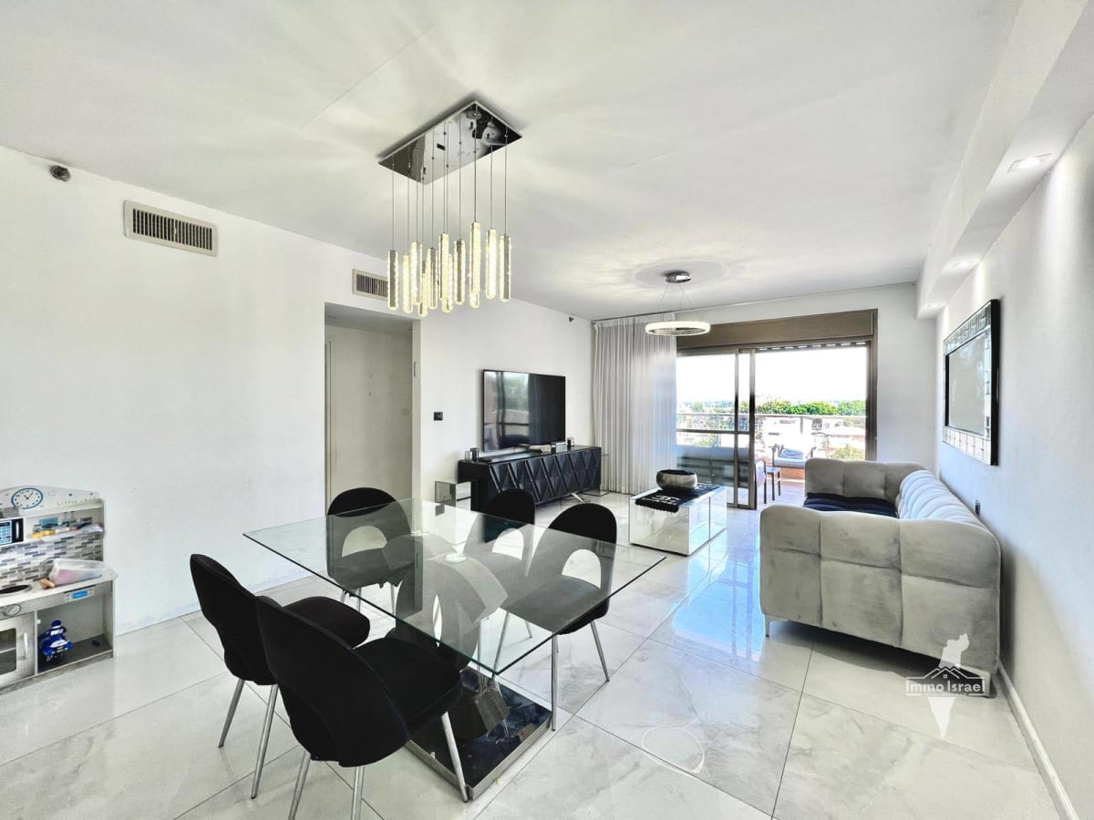 Элитный мини-пентхаус с 5 комнатами на продажу на улице ха-Рав Маймон, Нетания