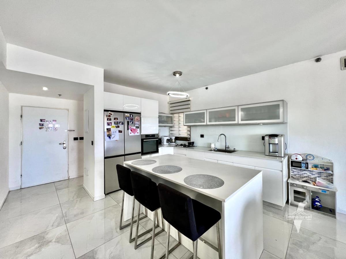 Элитный мини-пентхаус с 5 комнатами на продажу на улице ха-Рав Маймон, Нетания