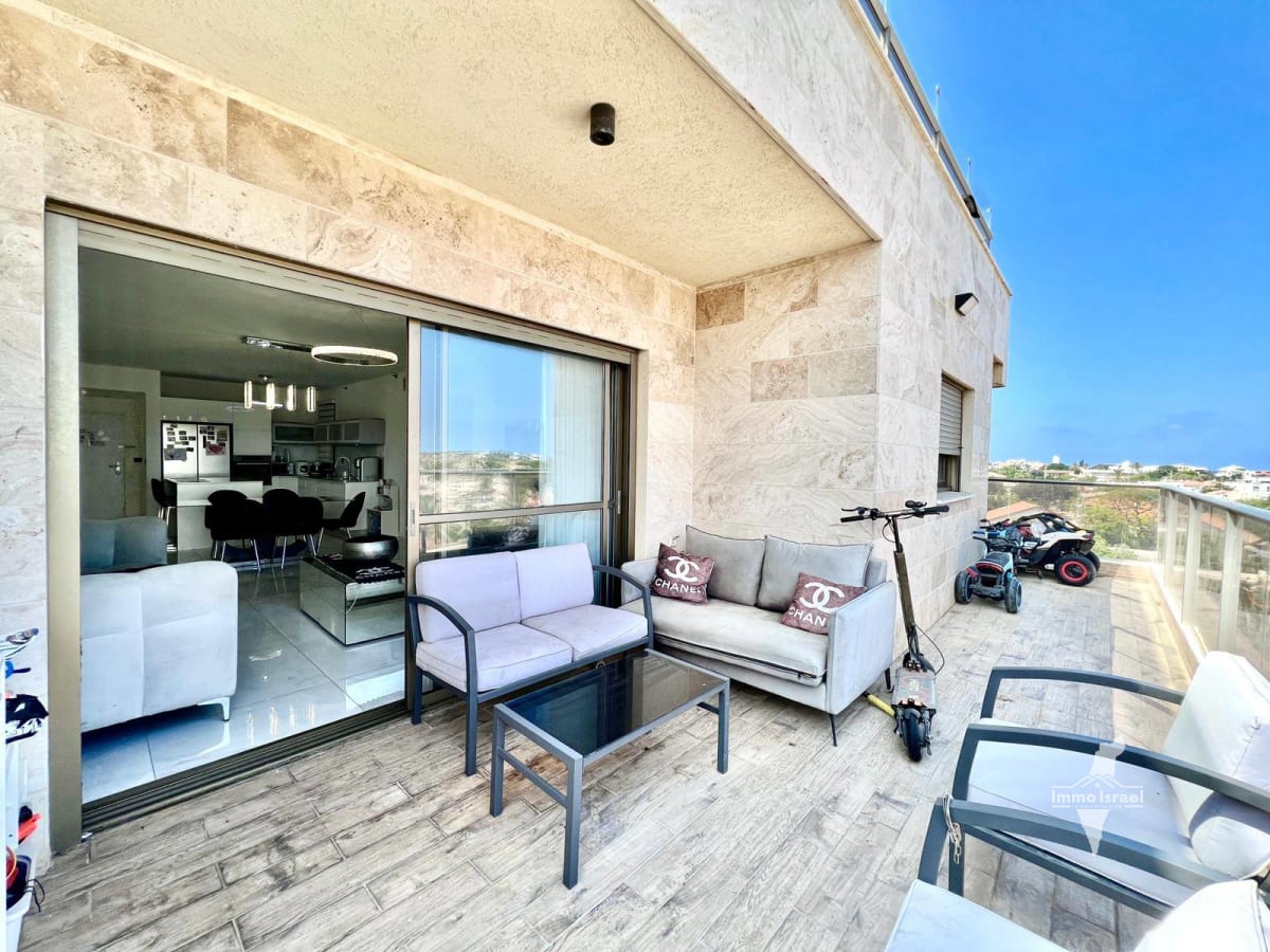 Элитный мини-пентхаус с 5 комнатами на продажу на улице ха-Рав Маймон, Нетания