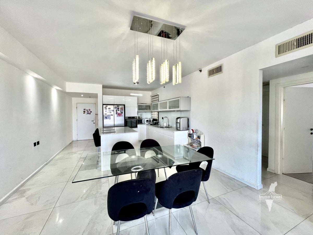 Элитный мини-пентхаус с 5 комнатами на продажу на улице ха-Рав Маймон, Нетания