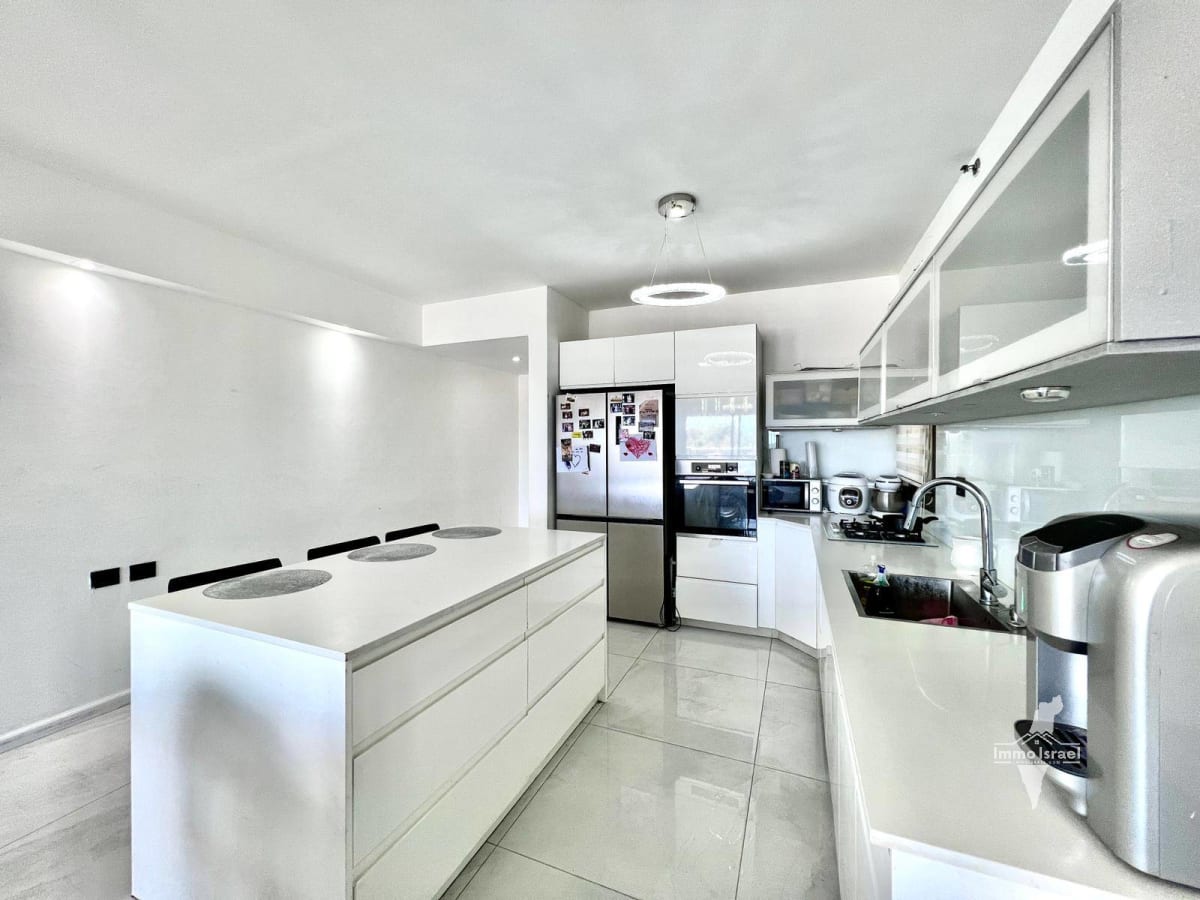 Элитный мини-пентхаус с 5 комнатами на продажу на улице ха-Рав Маймон, Нетания