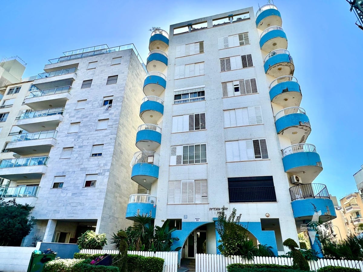 Квартира с 4 комнатами на продажу на улице ха-Рав Герцог, Нетания