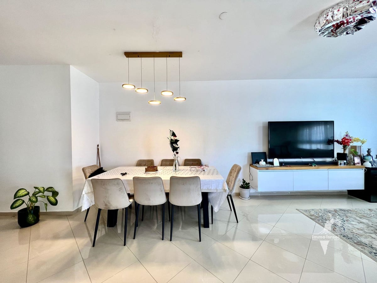 Квартира с 4 комнатами на продажу на улице ха-Рав Герцог, Нетания