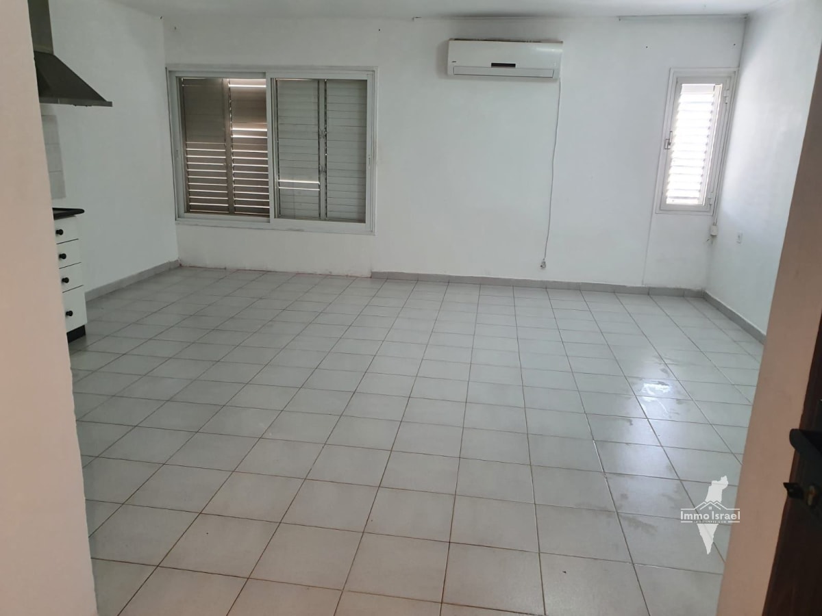 3-Room Apartment For Sale On Yehuda Street, Arad